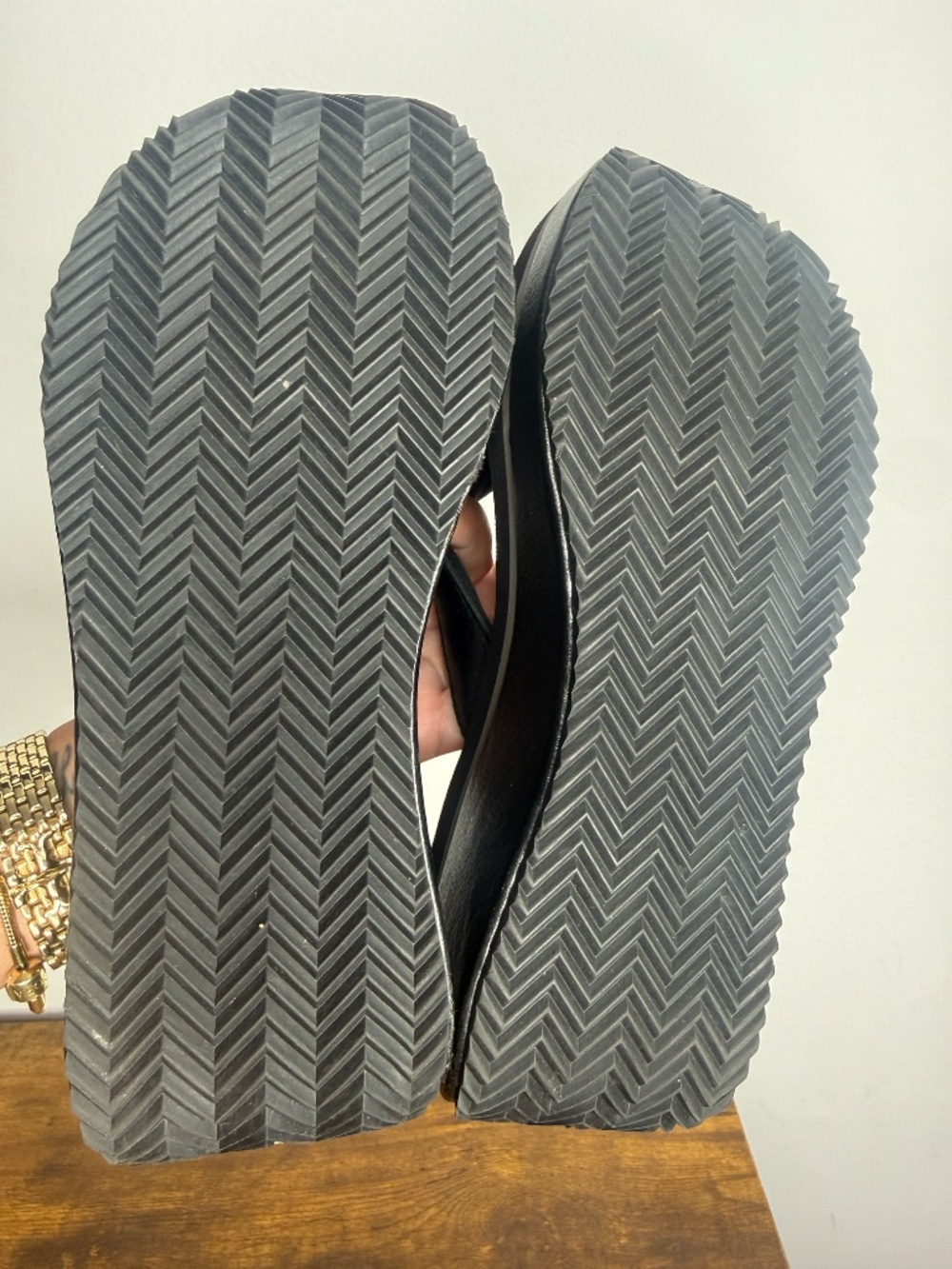 Volatile Women's Frappachino wedge flip-flops (Size 9) - Picture 8 of 9